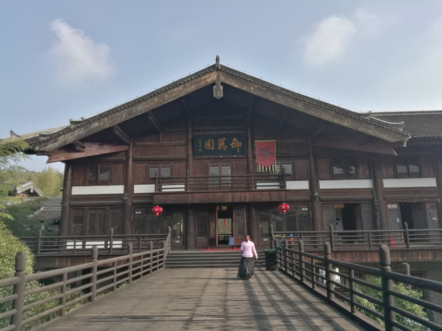 苏菲卫生巾被曝有活虫 11月12日早报