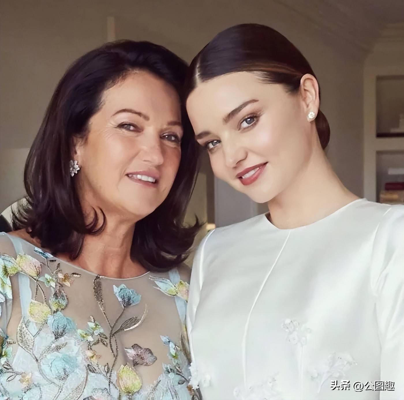 寡姐和妈妈有多像?一些外国女明星和她们的母亲